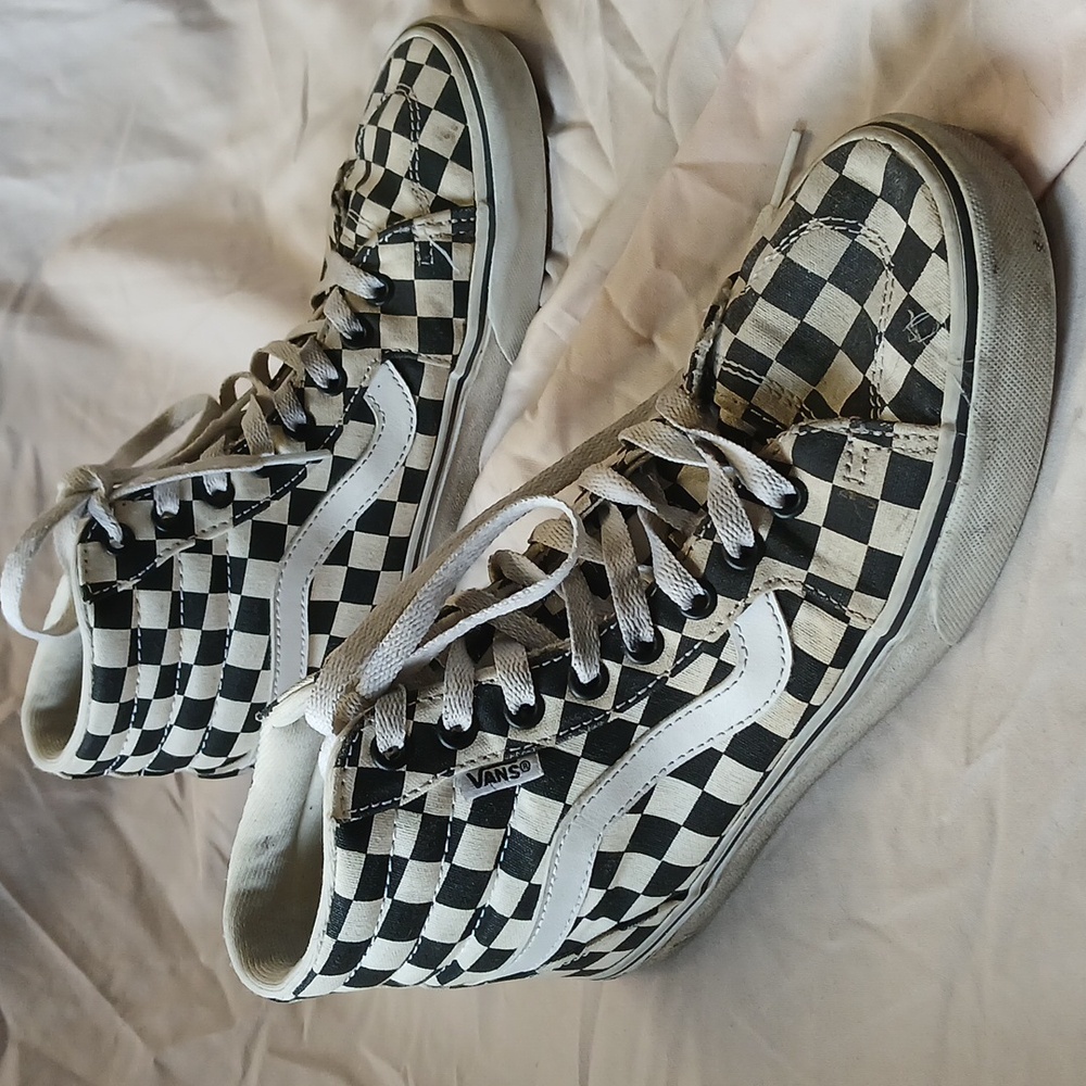 US W Size 7.5 Checkered Vans